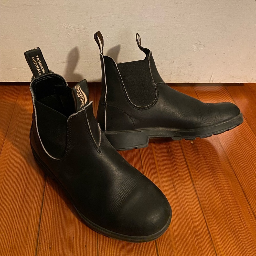 black blundstones; unisex; 5.5 mens/8 womens